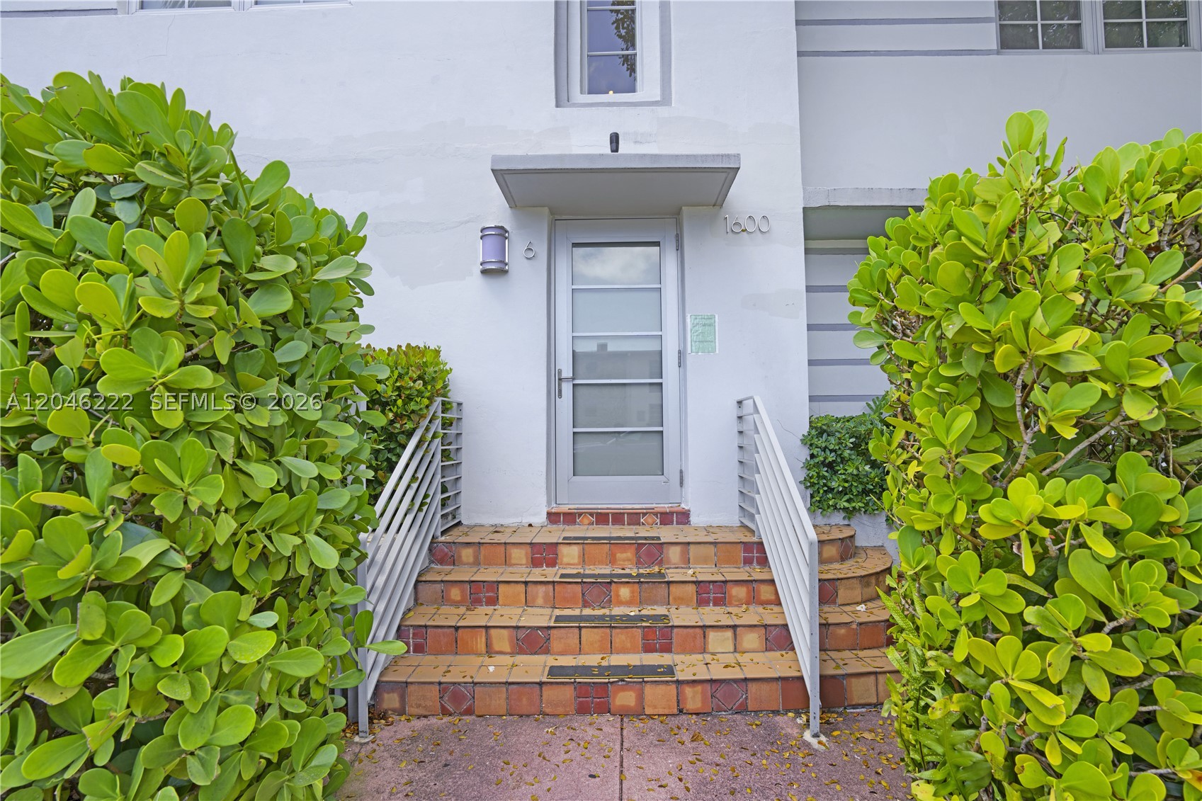 1600 Michigan Ave #6