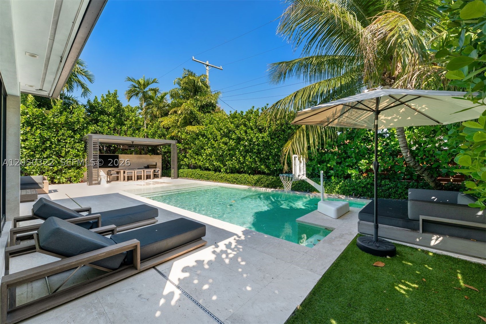 771 Fairway Dr Miami Beach, FL 33141