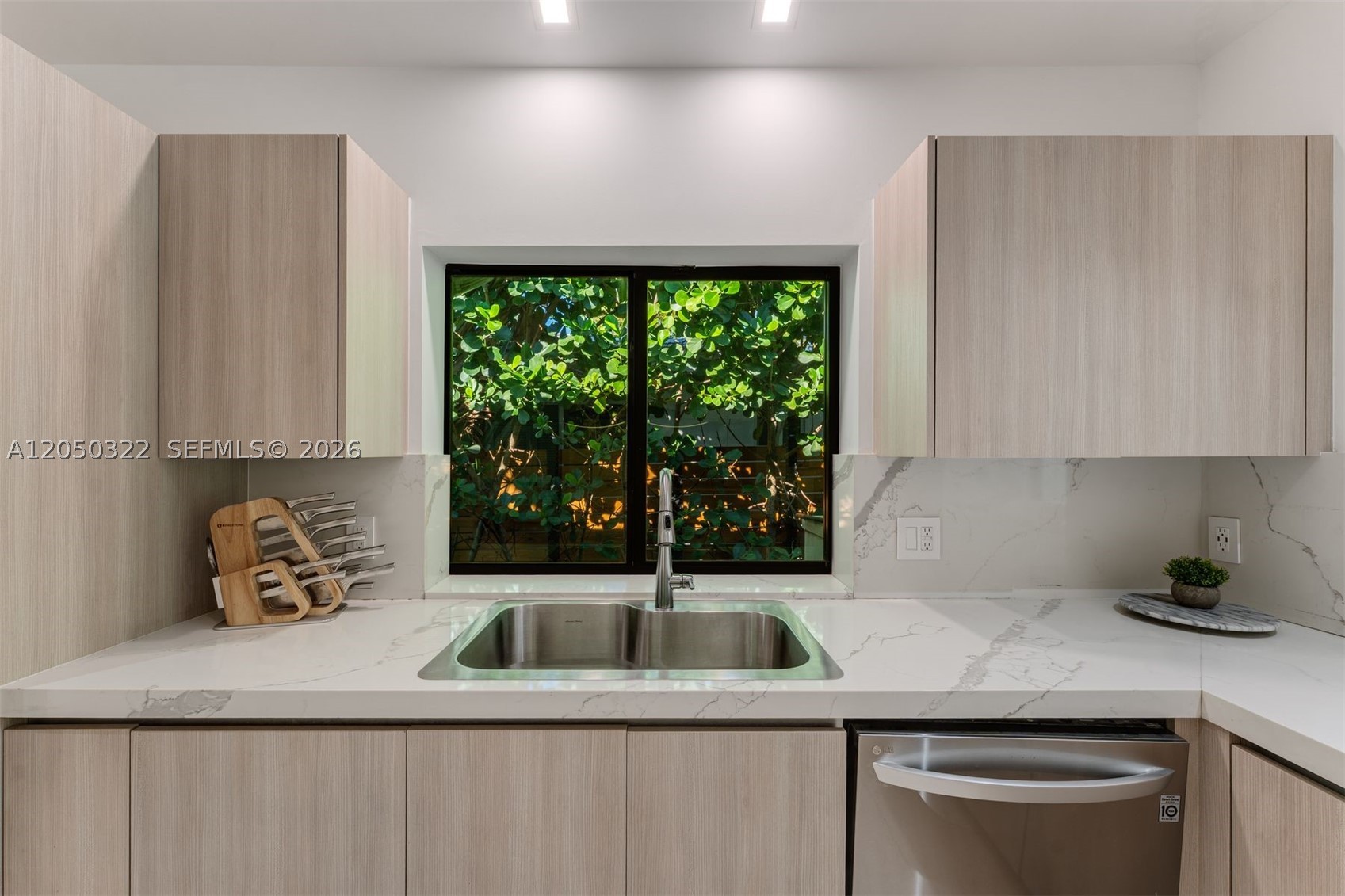 771 Fairway Dr Miami Beach, FL 33141
