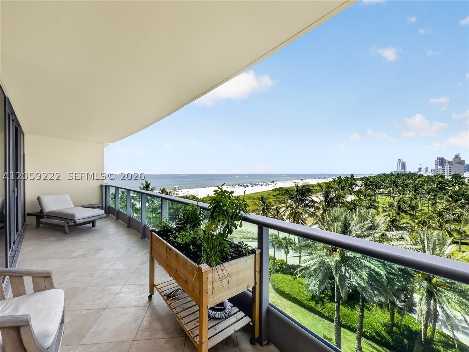 1455 Ocean Dr #704
