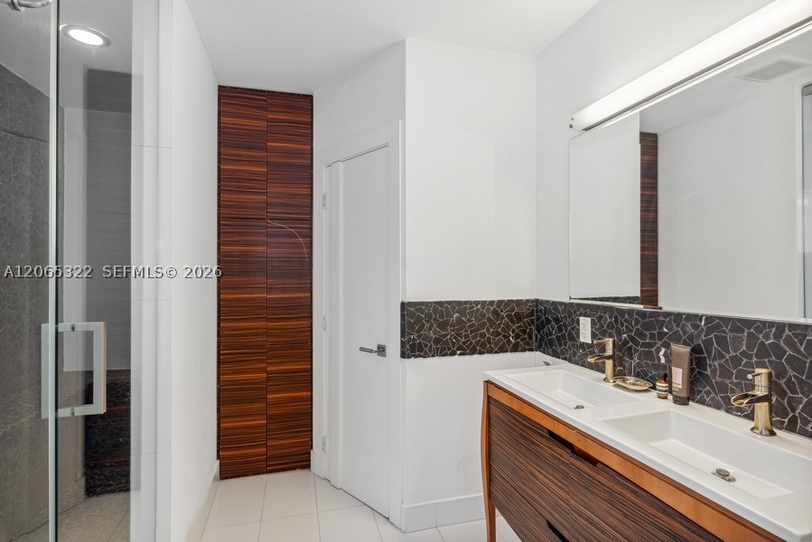 8215 SW 63rd Pl Miami, FL 33143