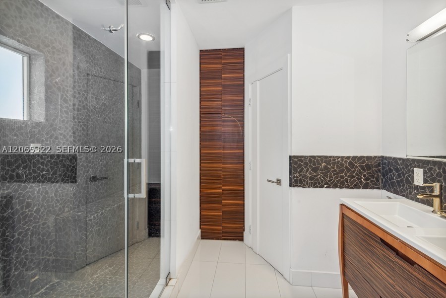 8215 SW 63rd Pl Miami, FL 33143