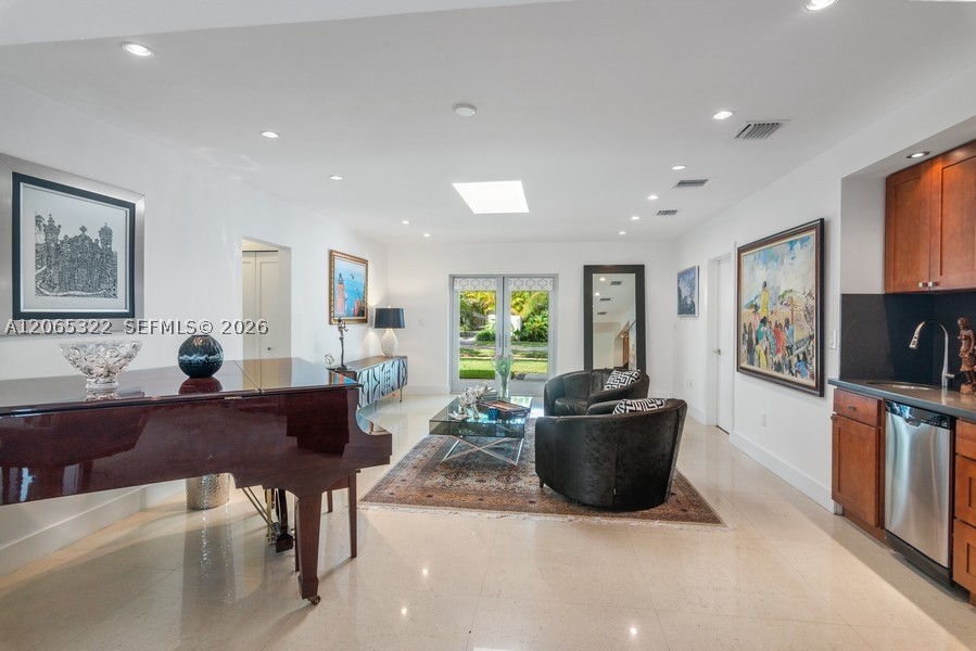 8215 SW 63rd Pl Miami, FL 33143