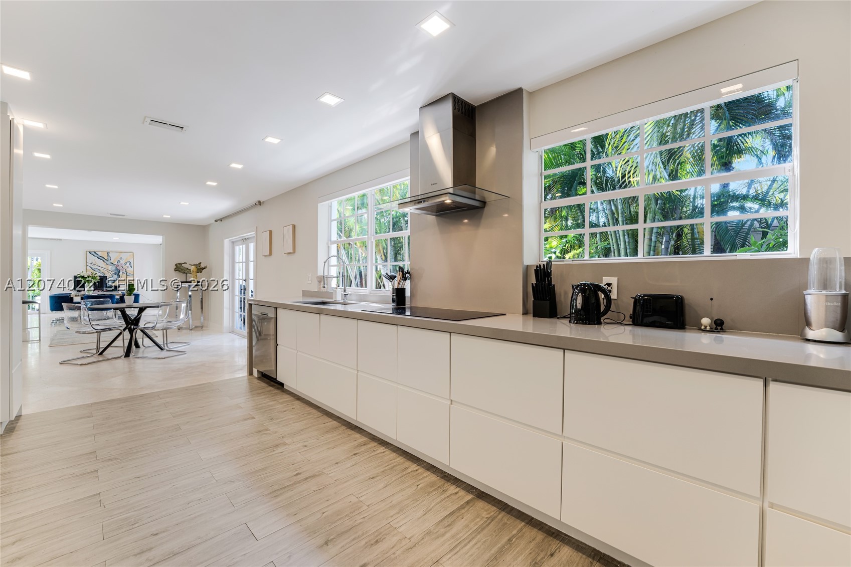 140 N Hibiscus Dr Miami Beach, FL 33139