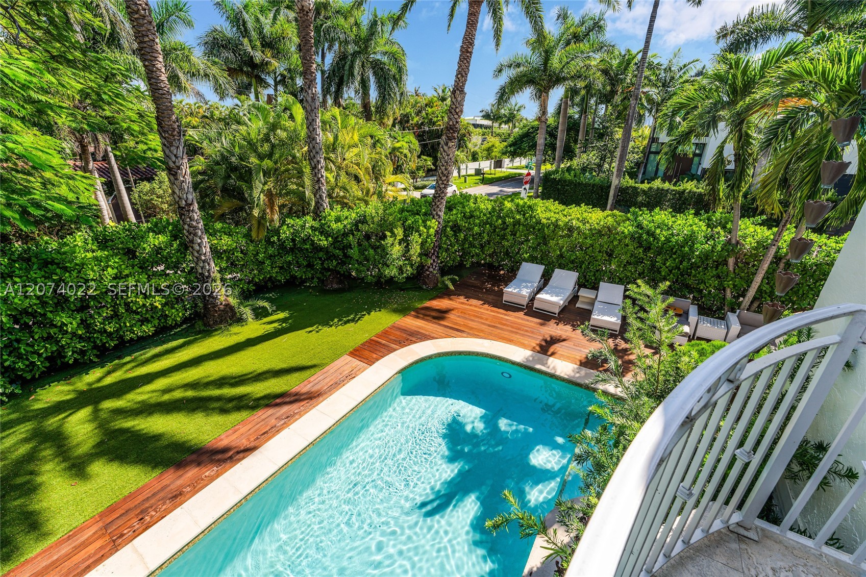 140 N Hibiscus Dr Miami Beach, FL 33139