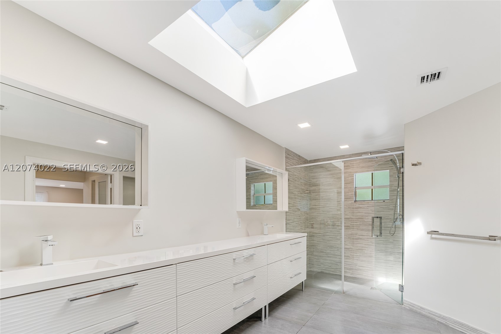 140 N Hibiscus Dr Miami Beach, FL 33139