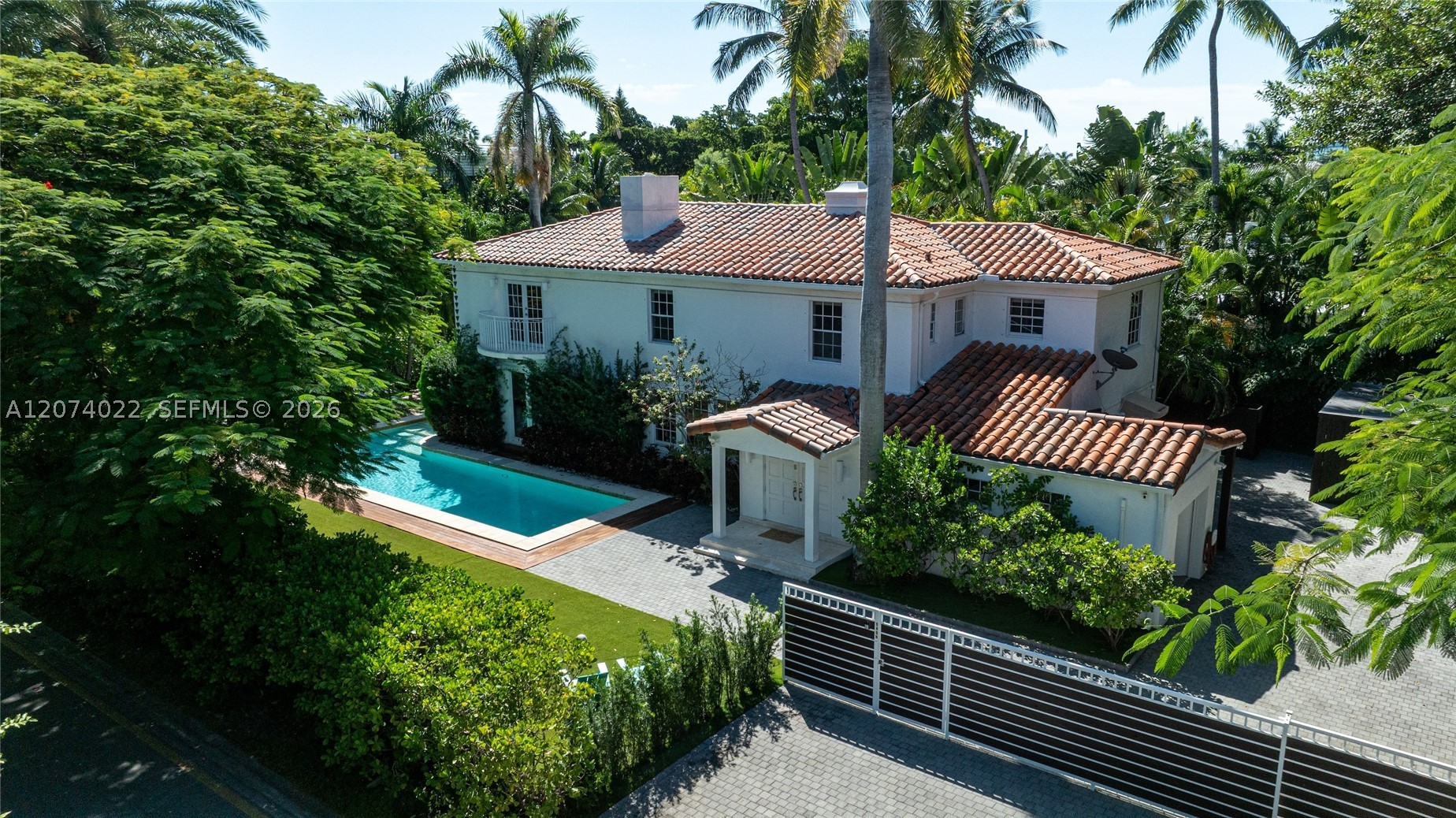 140 N Hibiscus Dr Miami Beach, FL 33139