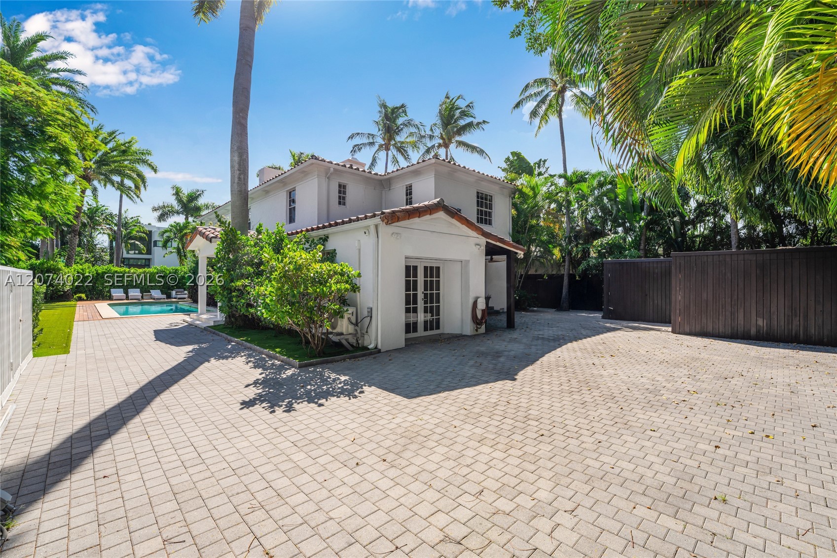 140 N Hibiscus Dr Miami Beach, FL 33139