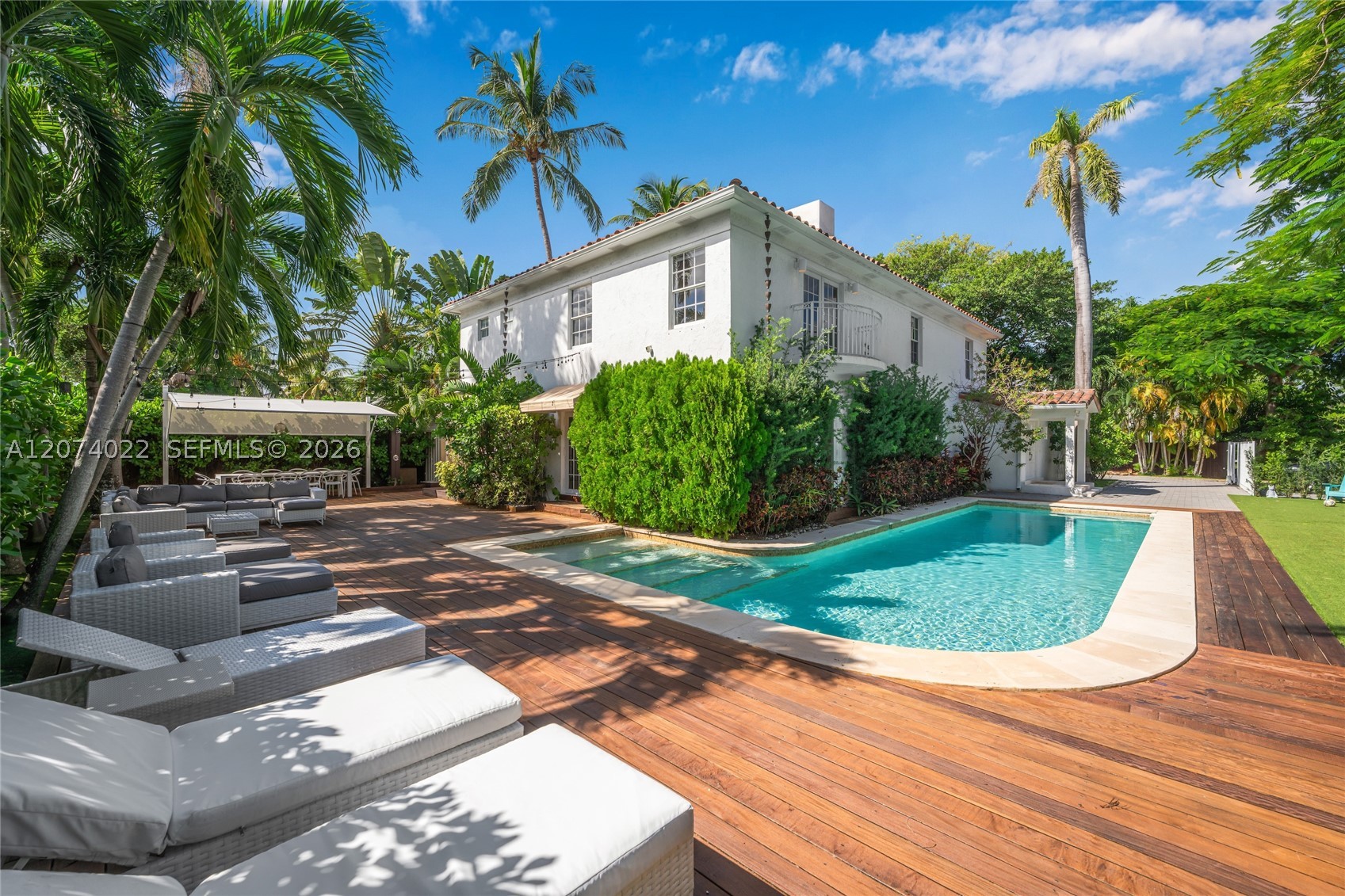 140 N Hibiscus Dr Miami Beach, FL 33139