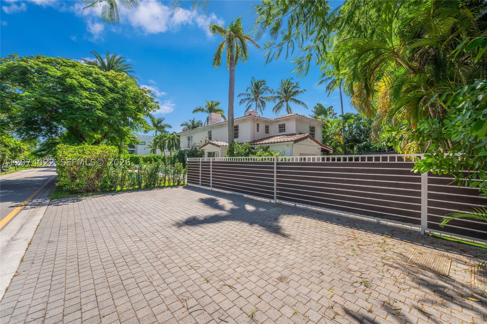 140 N Hibiscus Dr Miami Beach, FL 33139