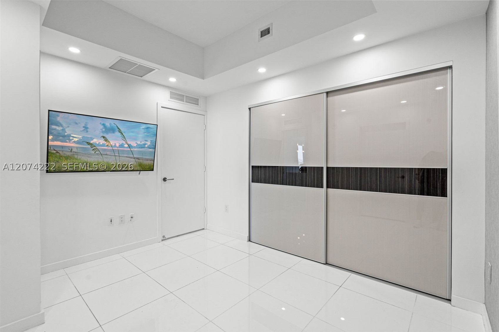 851 NE 1st Ave #1506 Miami, FL 33132