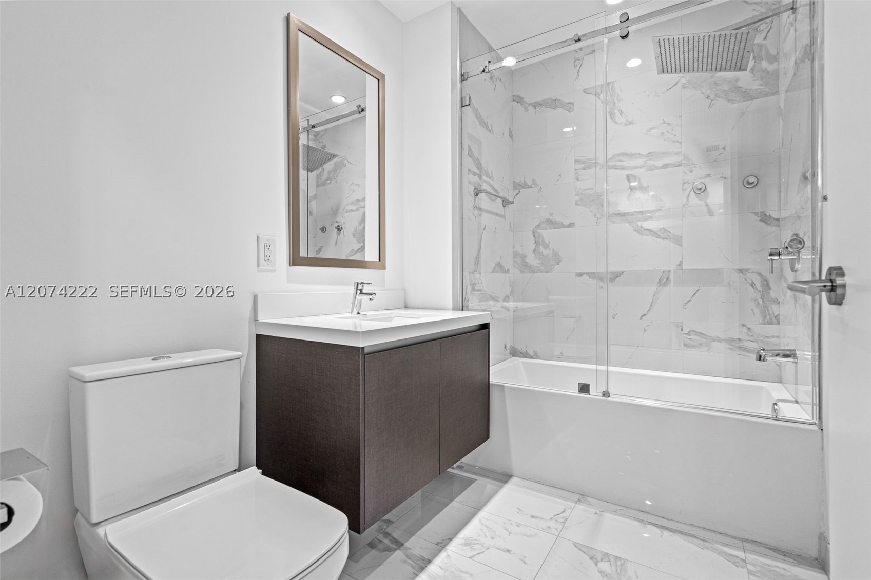 851 NE 1st Ave #1506 Miami, FL 33132