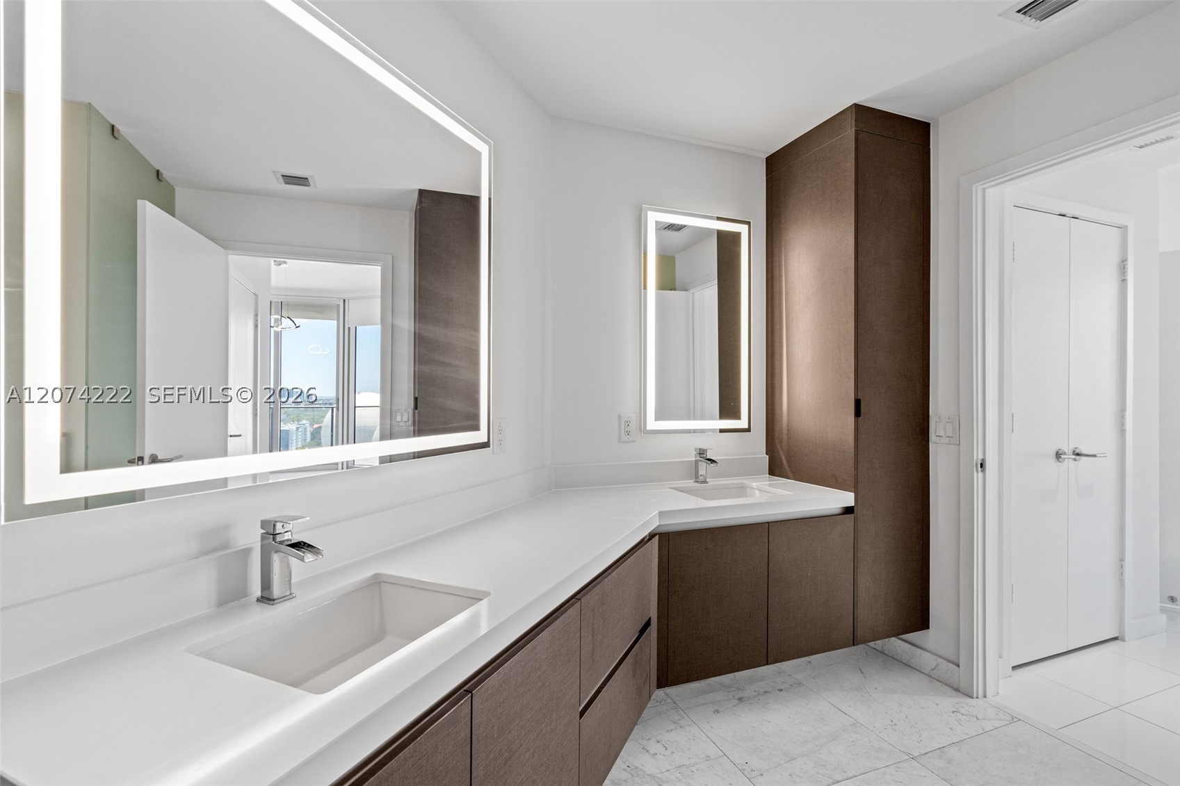 851 NE 1st Ave #1506 Miami, FL 33132