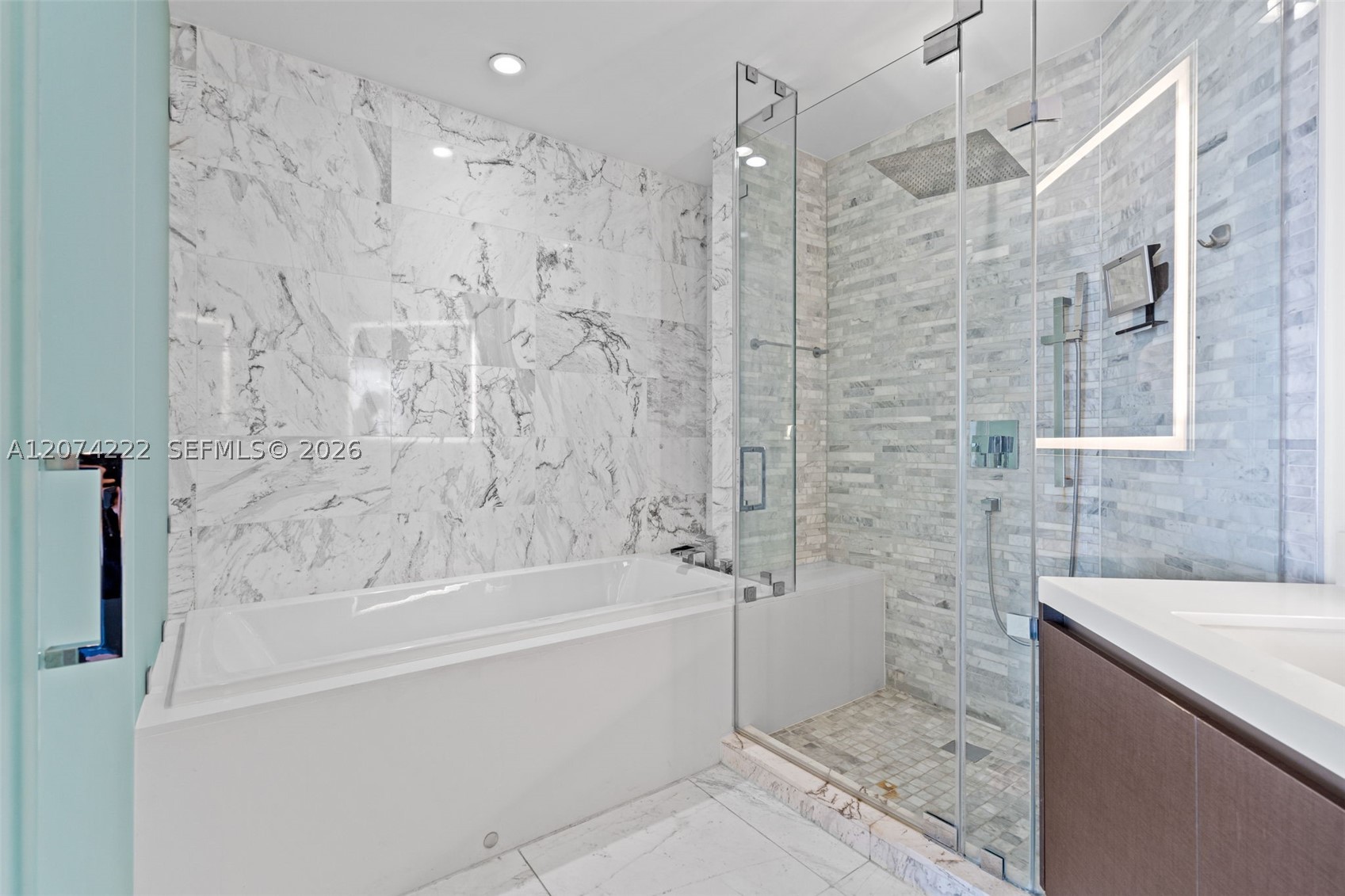 851 NE 1st Ave #1506 Miami, FL 33132