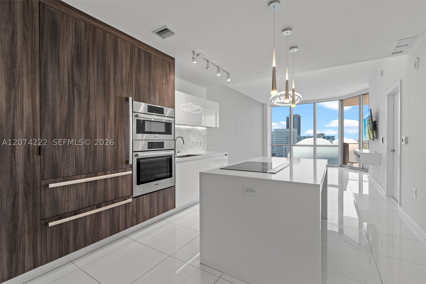 851 NE 1st Ave #1506 Miami, FL 33132