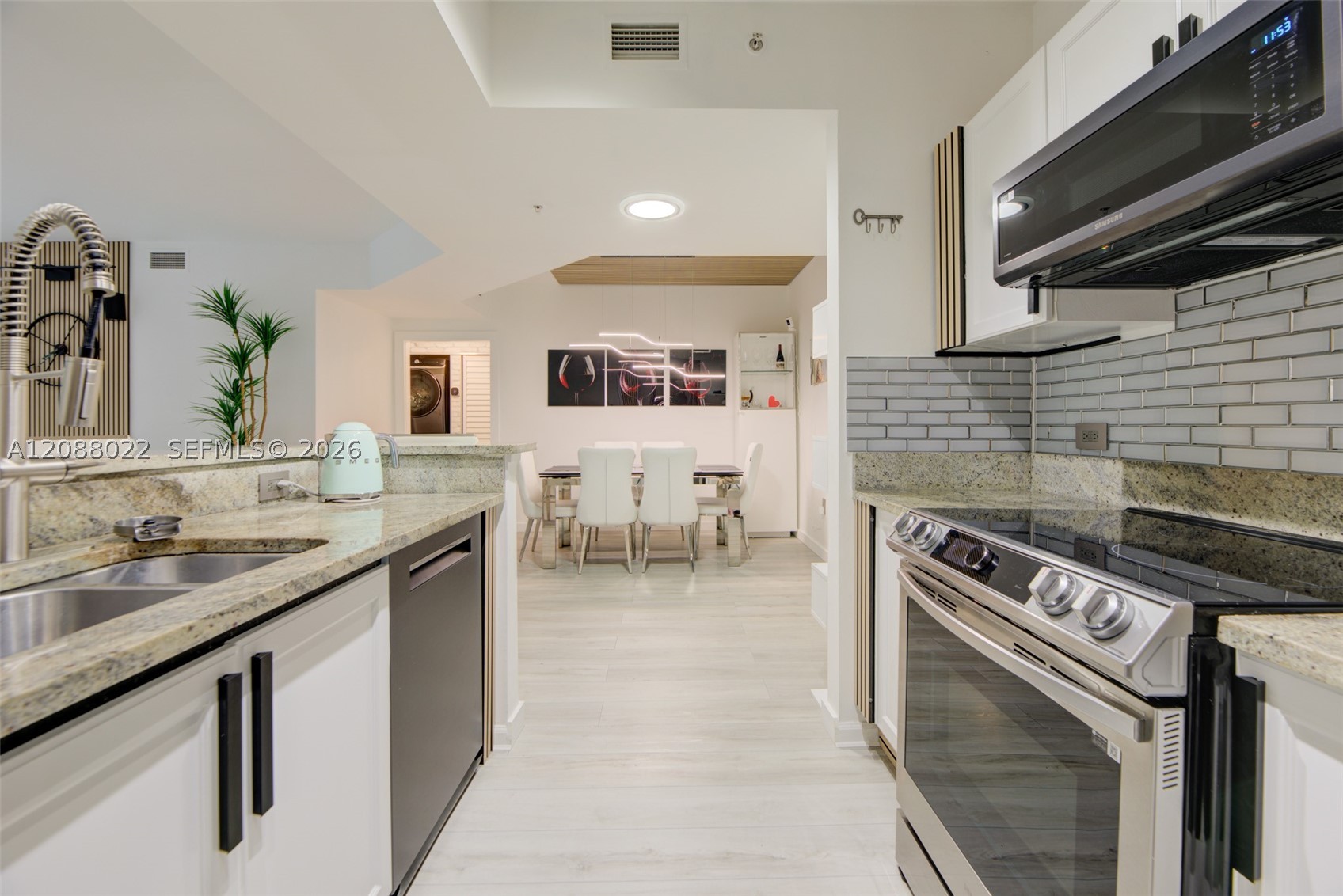image The Venture at Aventura10