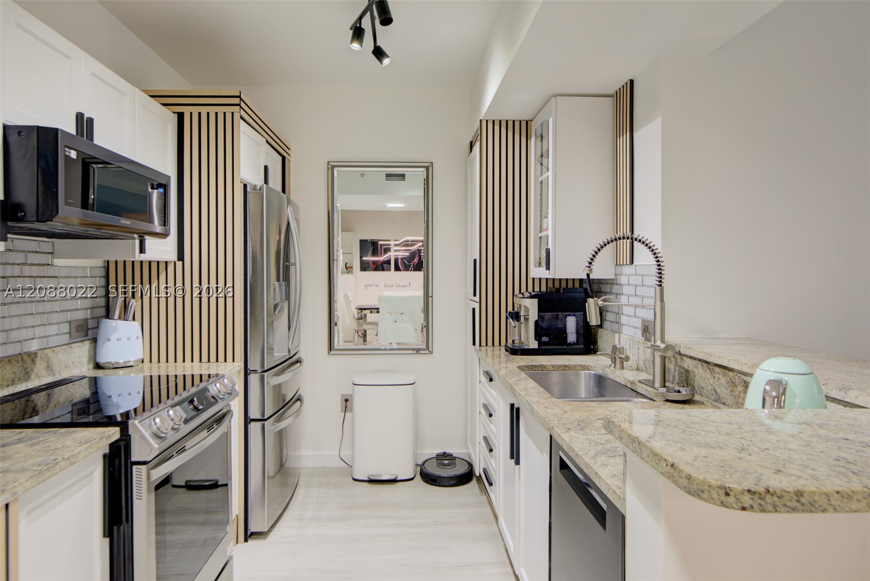 image The Venture at Aventura8