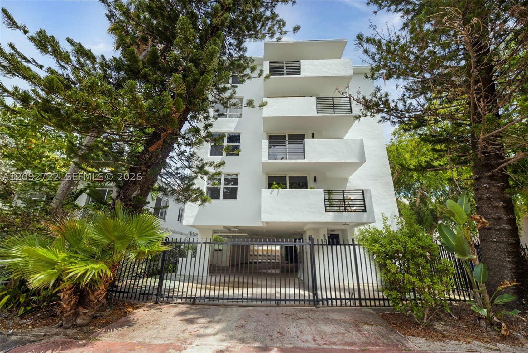 631 Jefferson Ave #304