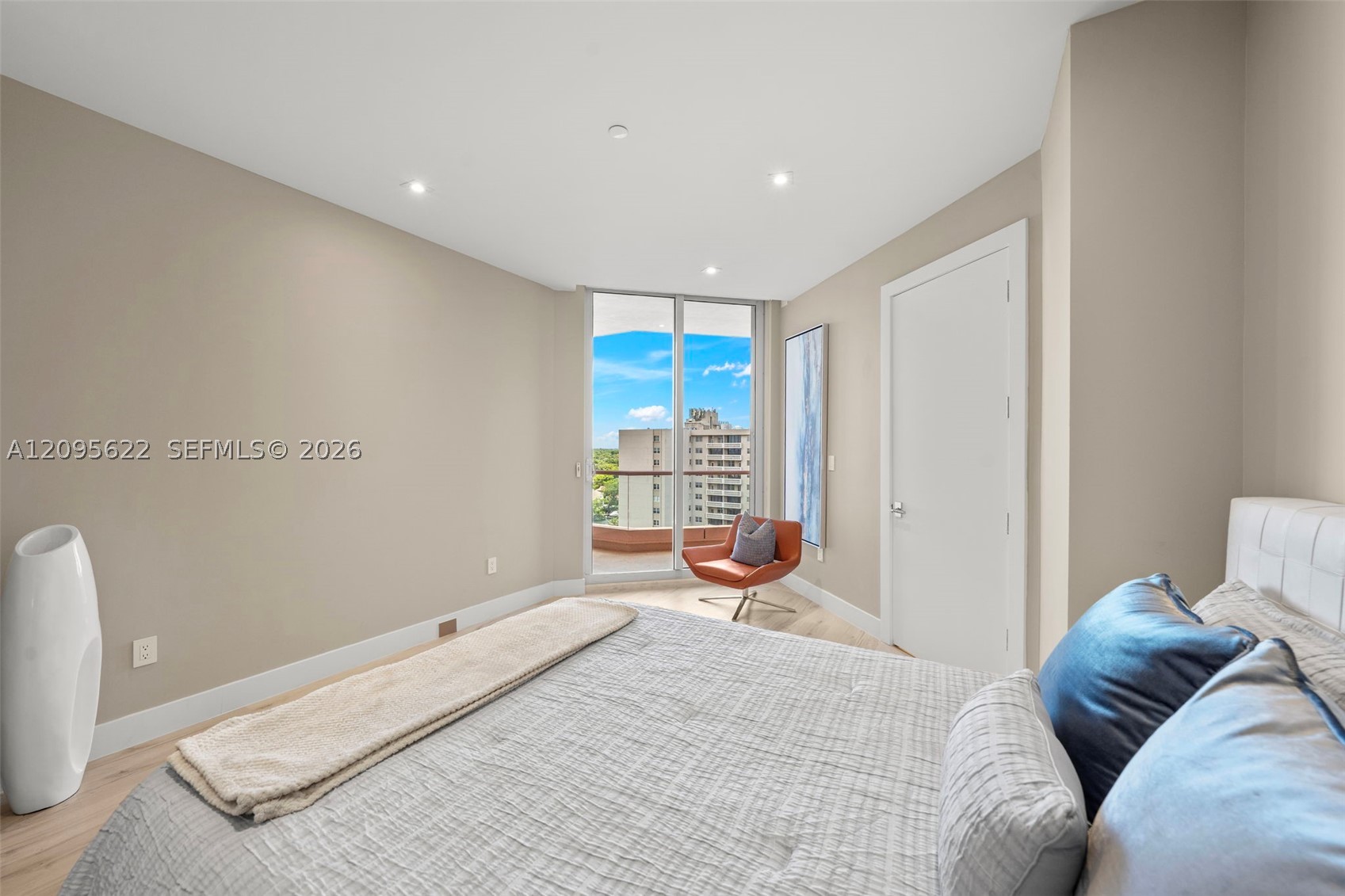 60 Edgewater Dr #11F Coral Gables, FL 33133