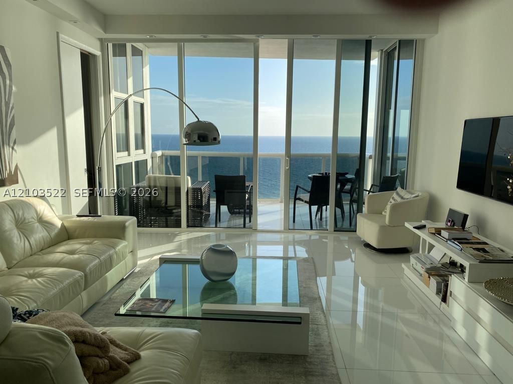image Trump Royale25