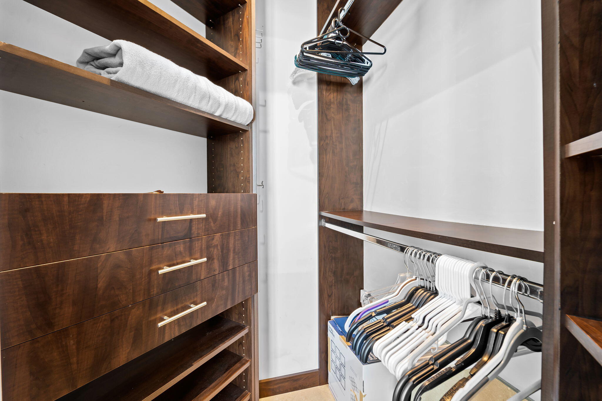 185 SW 7th Miami, FL 33130