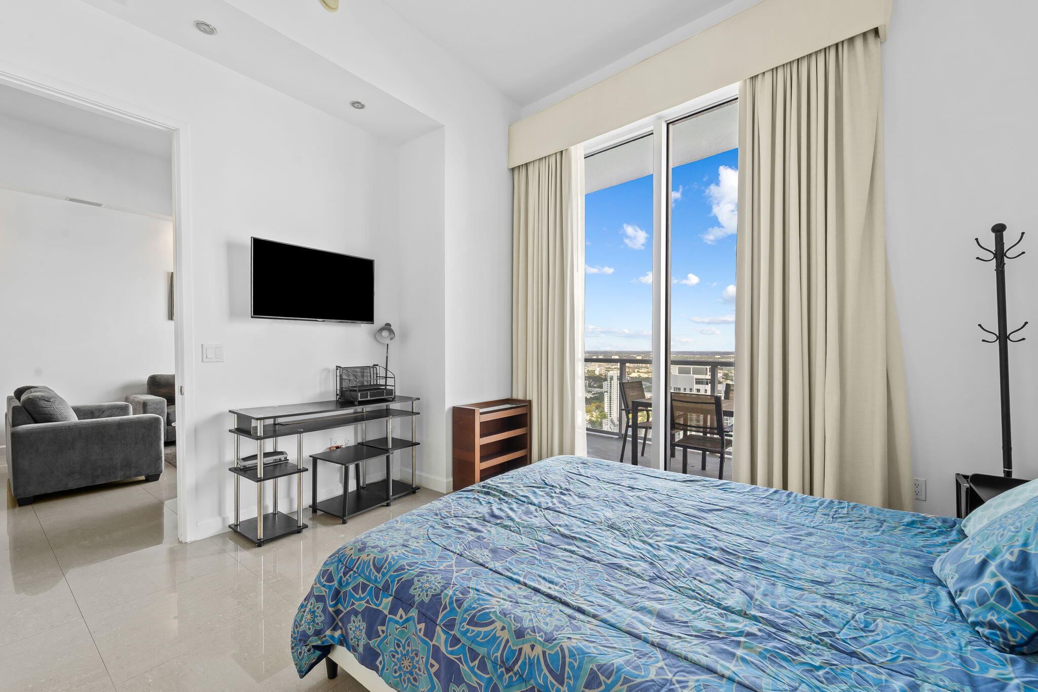 185 SW 7th Miami, FL 33130