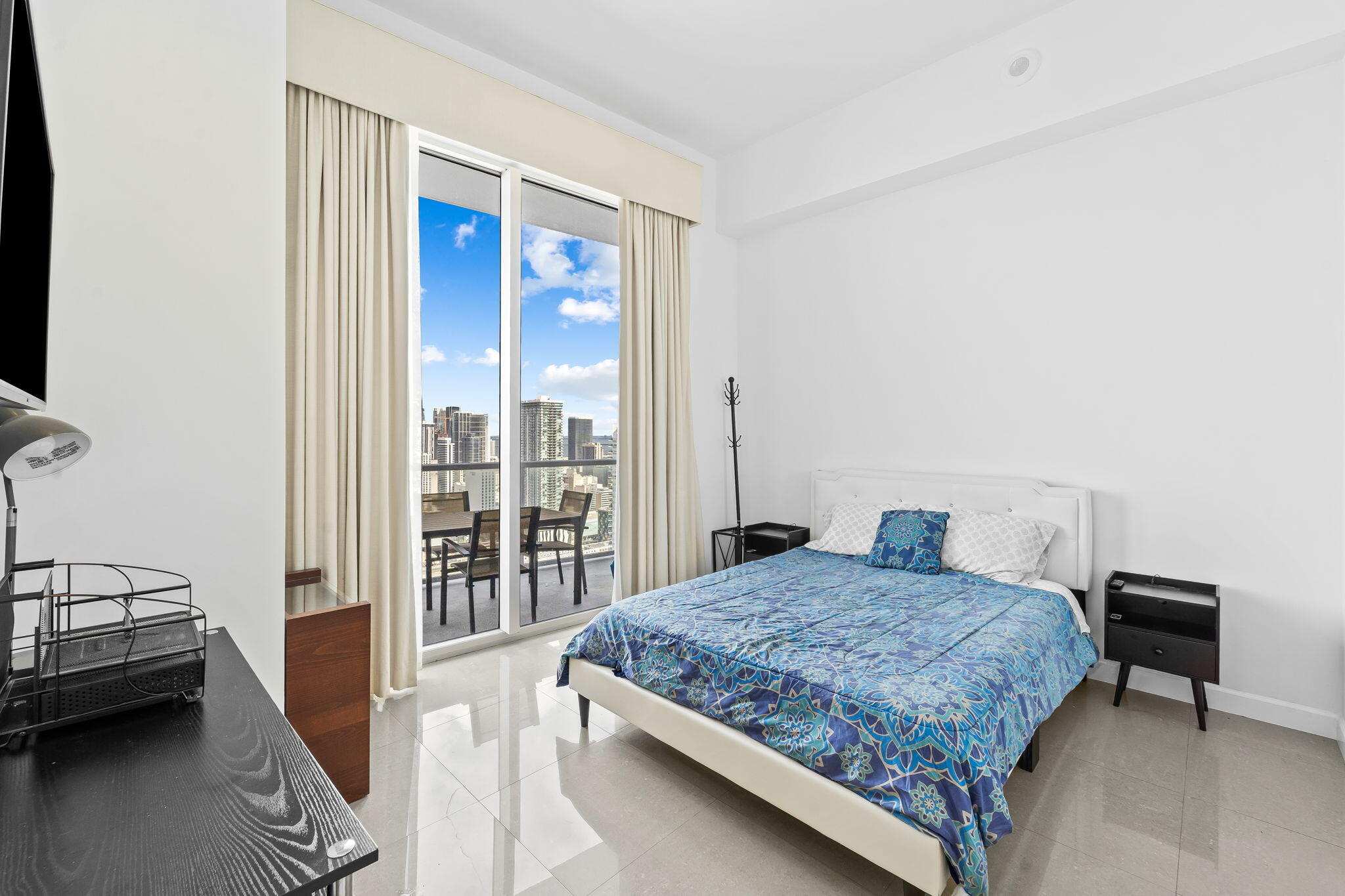 185 SW 7th Miami, FL 33130