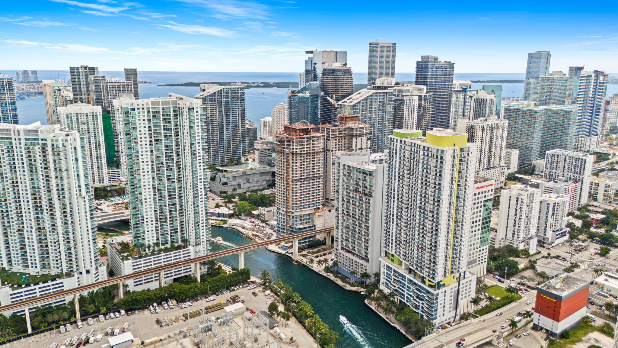 185 SW 7th Miami, FL 33130