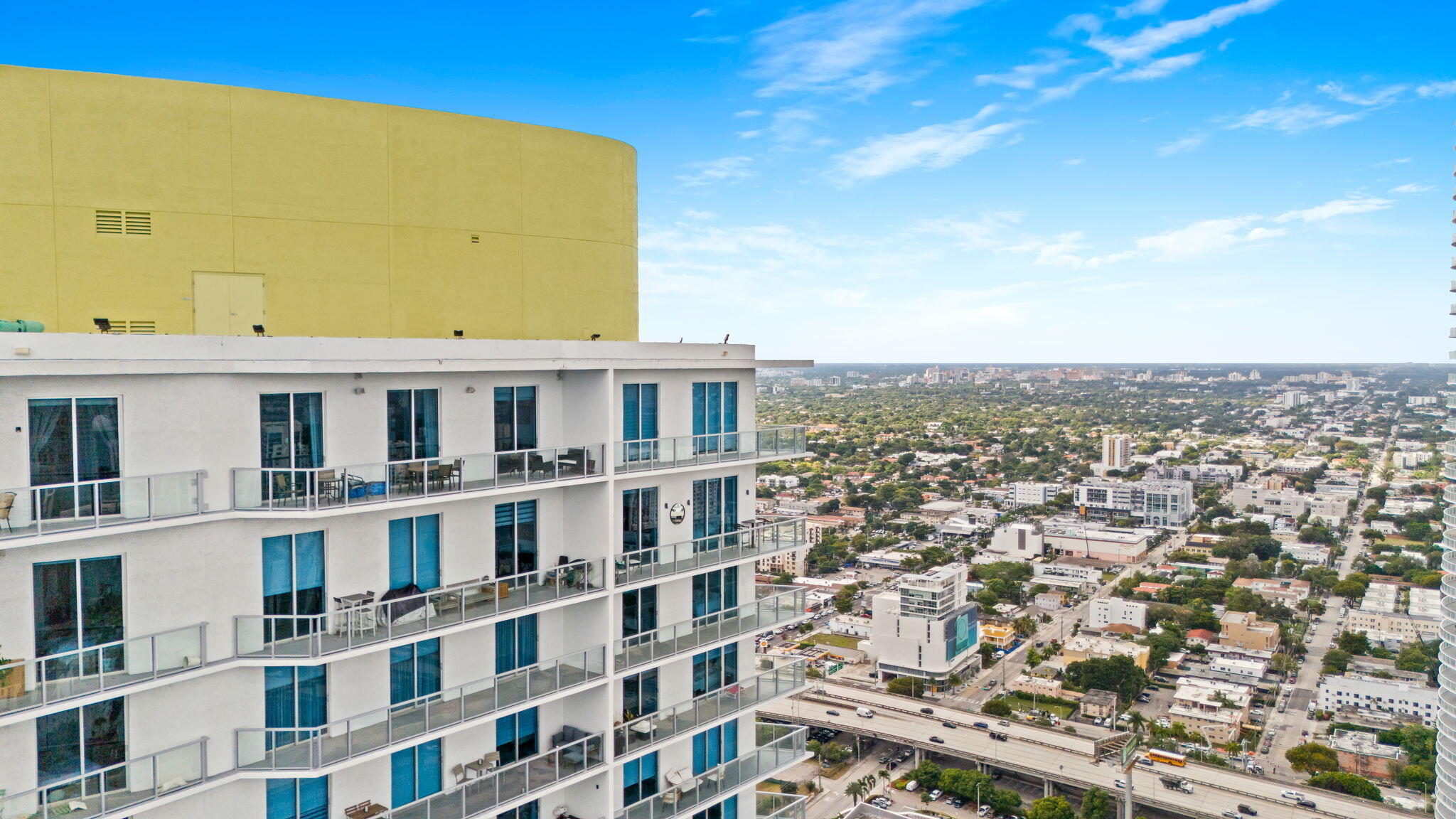 185 SW 7th Miami, FL 33130