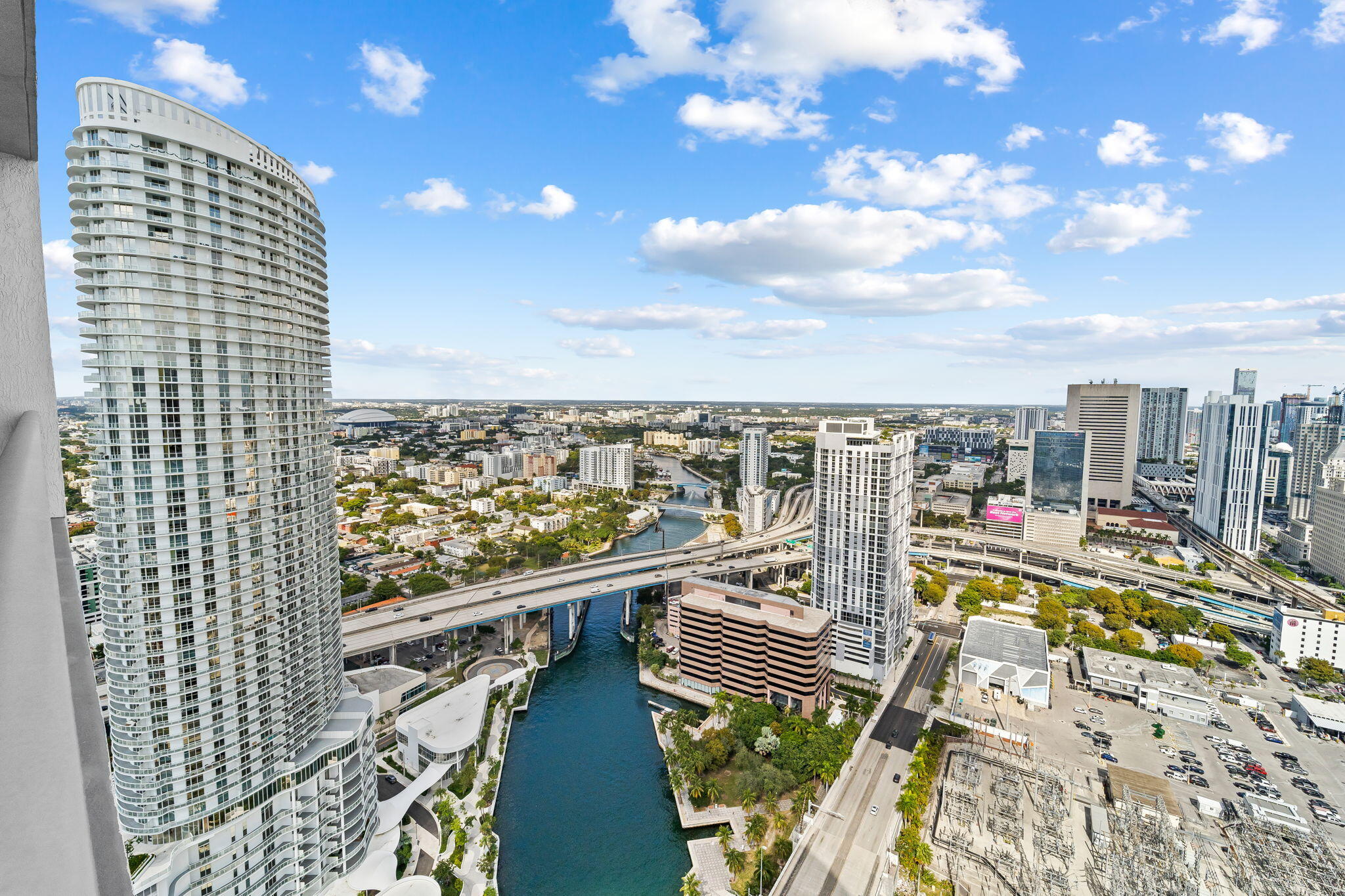 185 SW 7th Miami, FL 33130