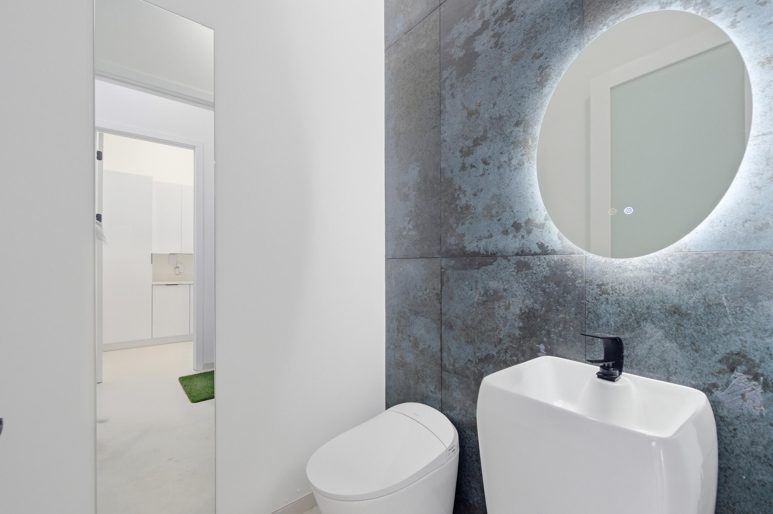 1629 NE 1st Fort Lauderdale, FL 33305