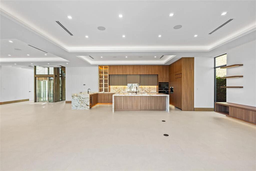 2441 NE 48th Lighthouse Point, FL 33064