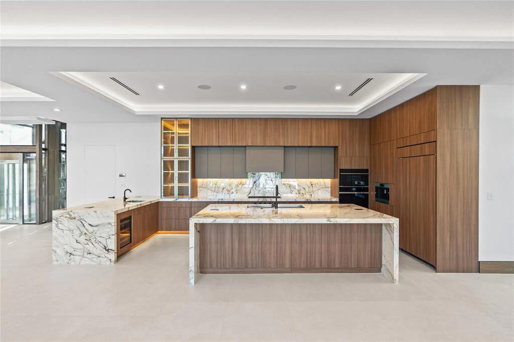 2441 NE 48th Lighthouse Point, FL 33064