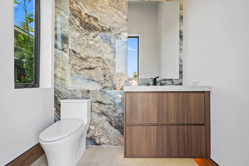 2441 NE 48th Lighthouse Point, FL 33064