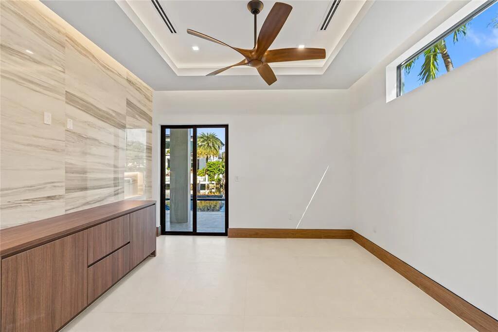 2441 NE 48th Lighthouse Point, FL 33064