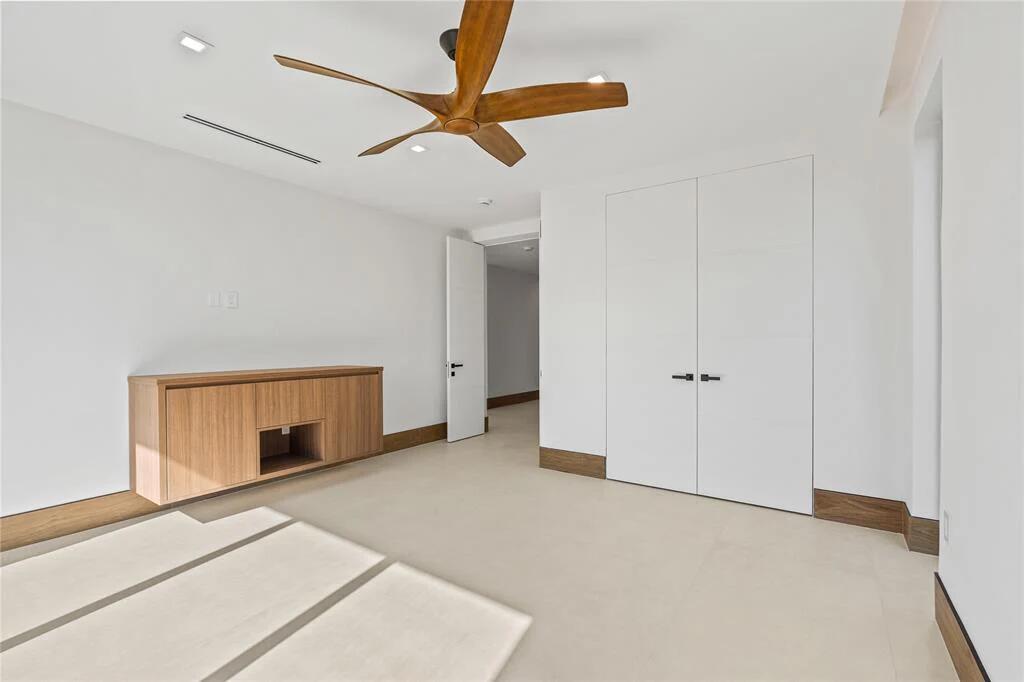 2441 NE 48th Lighthouse Point, FL 33064