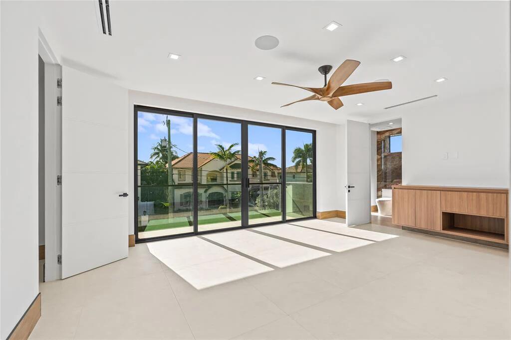 2441 NE 48th Lighthouse Point, FL 33064