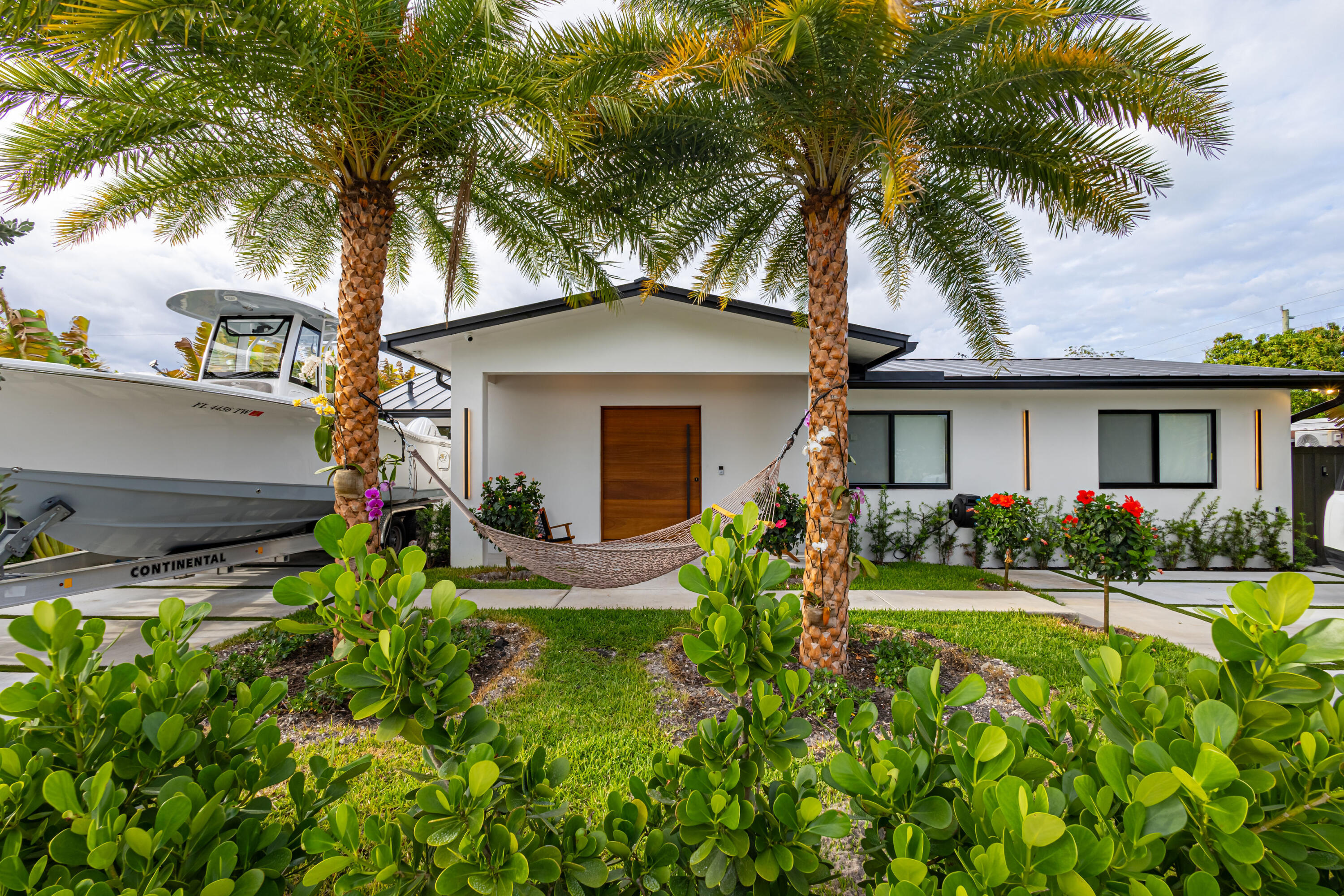 807 Hollywood West Palm Beach, FL 33405