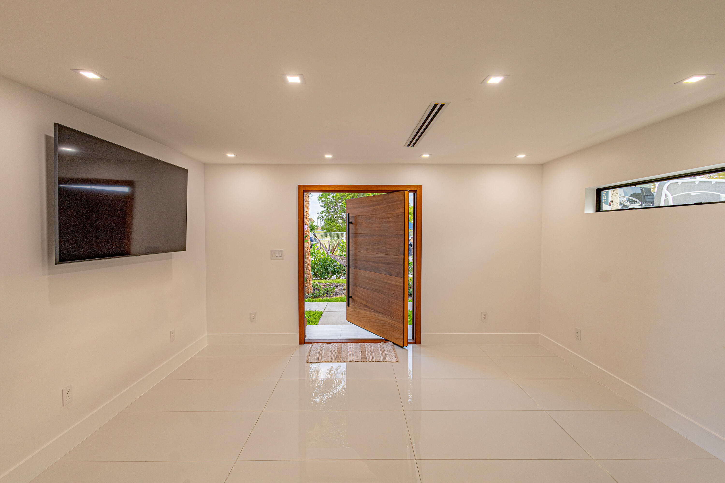 807 Hollywood West Palm Beach, FL 33405