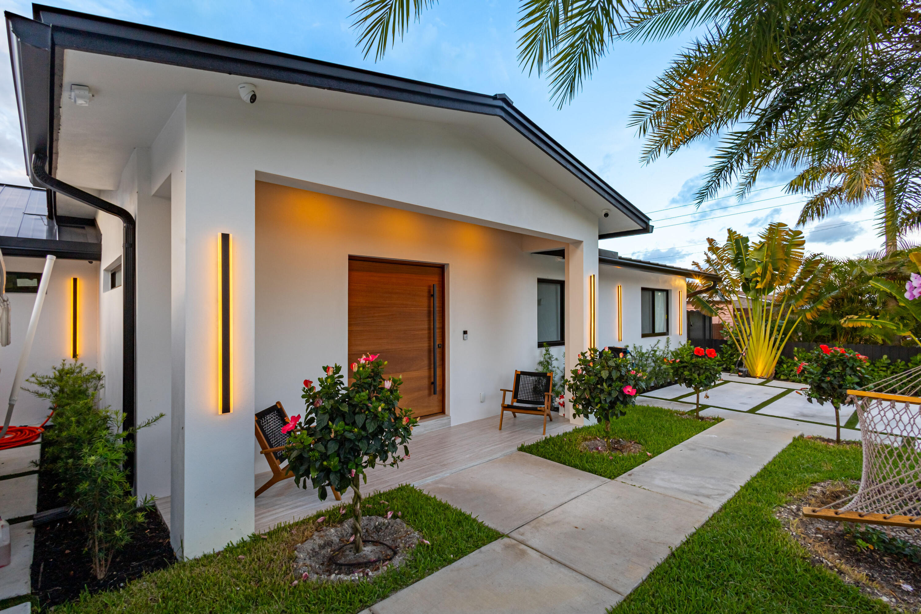 807 Hollywood West Palm Beach, FL 33405