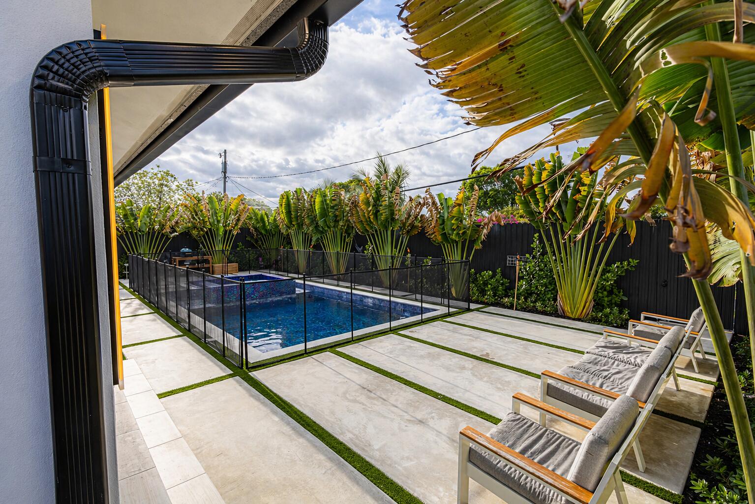807 Hollywood West Palm Beach, FL 33405