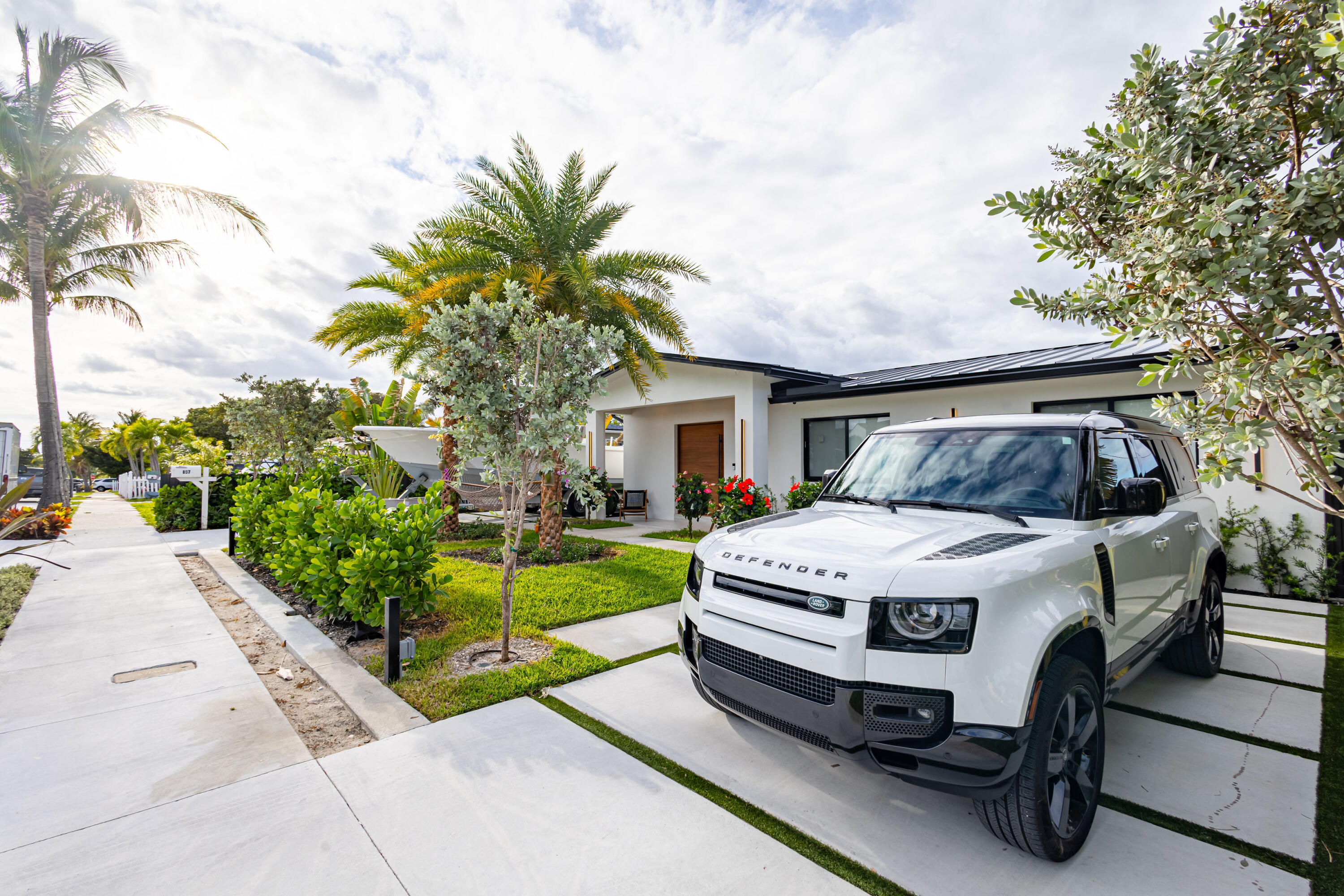 807 Hollywood West Palm Beach, FL 33405