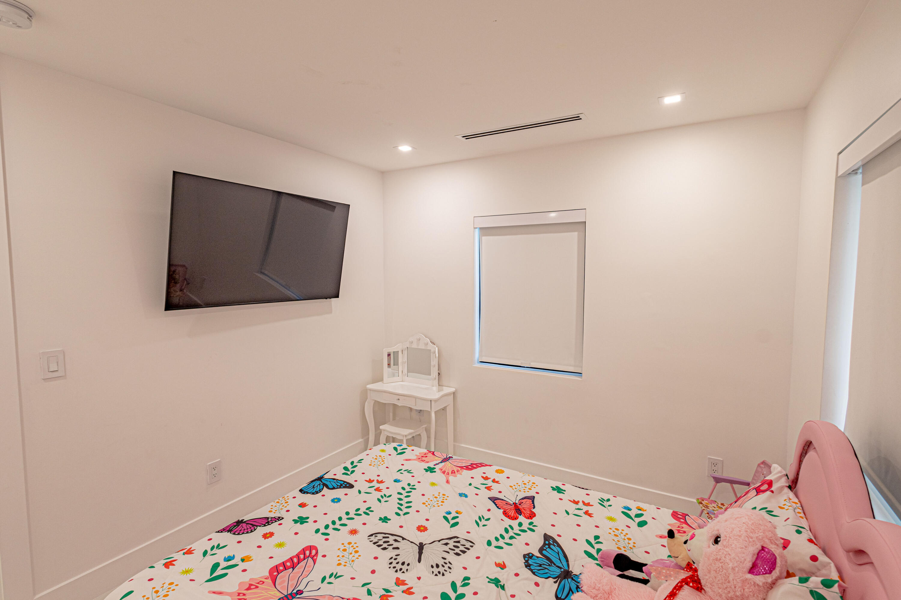 807 Hollywood West Palm Beach, FL 33405