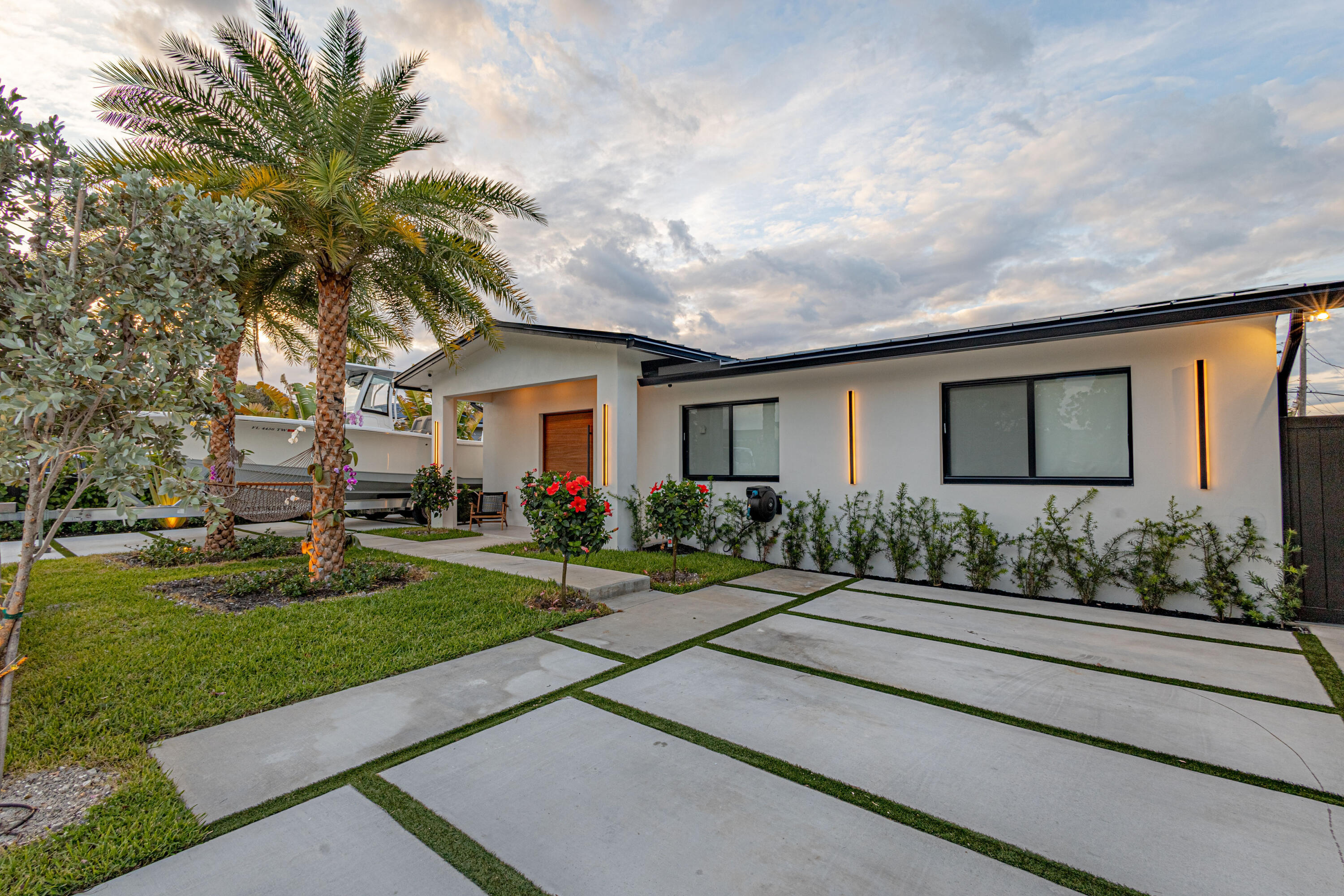 807 Hollywood West Palm Beach, FL 33405