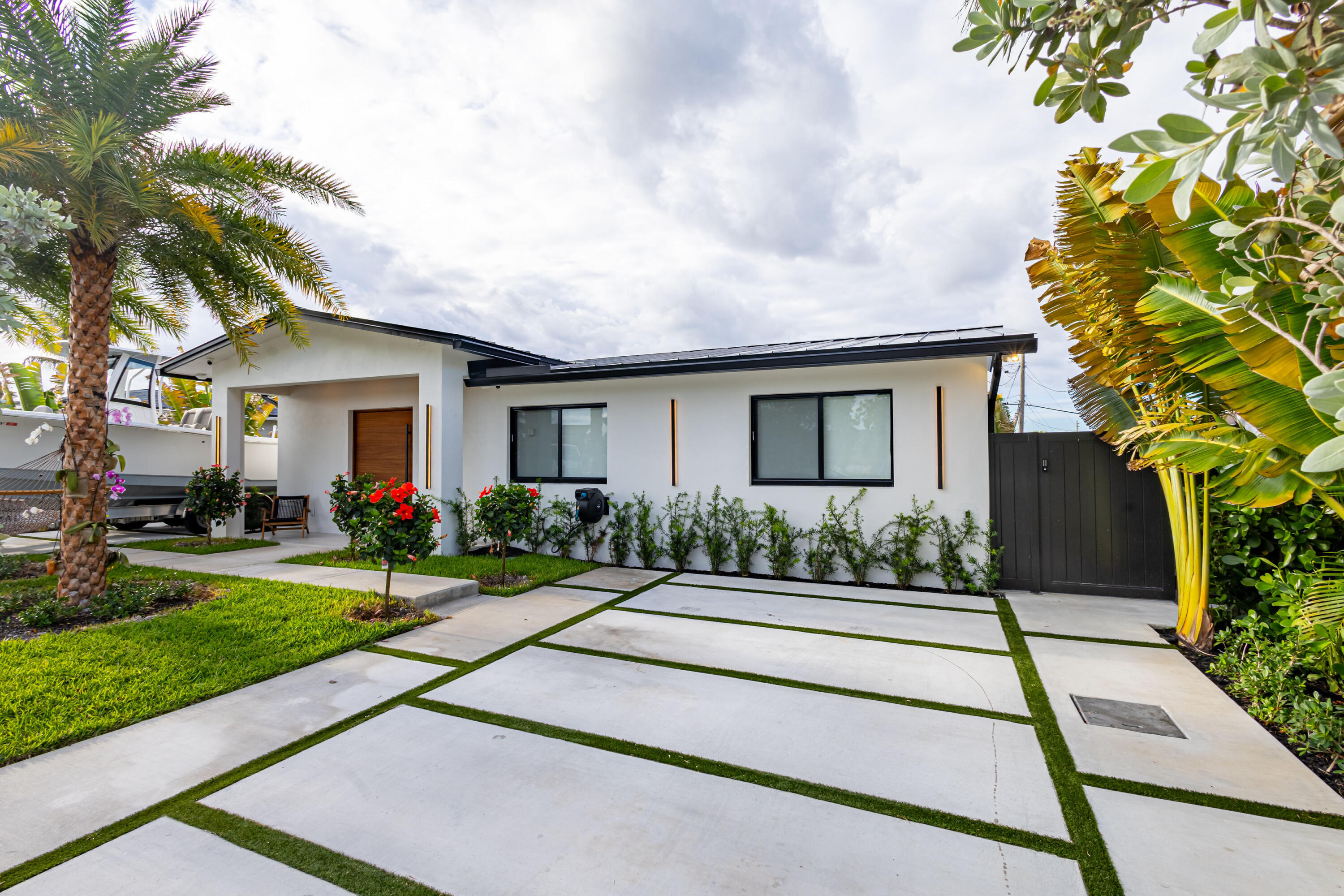 807 Hollywood West Palm Beach, FL 33405