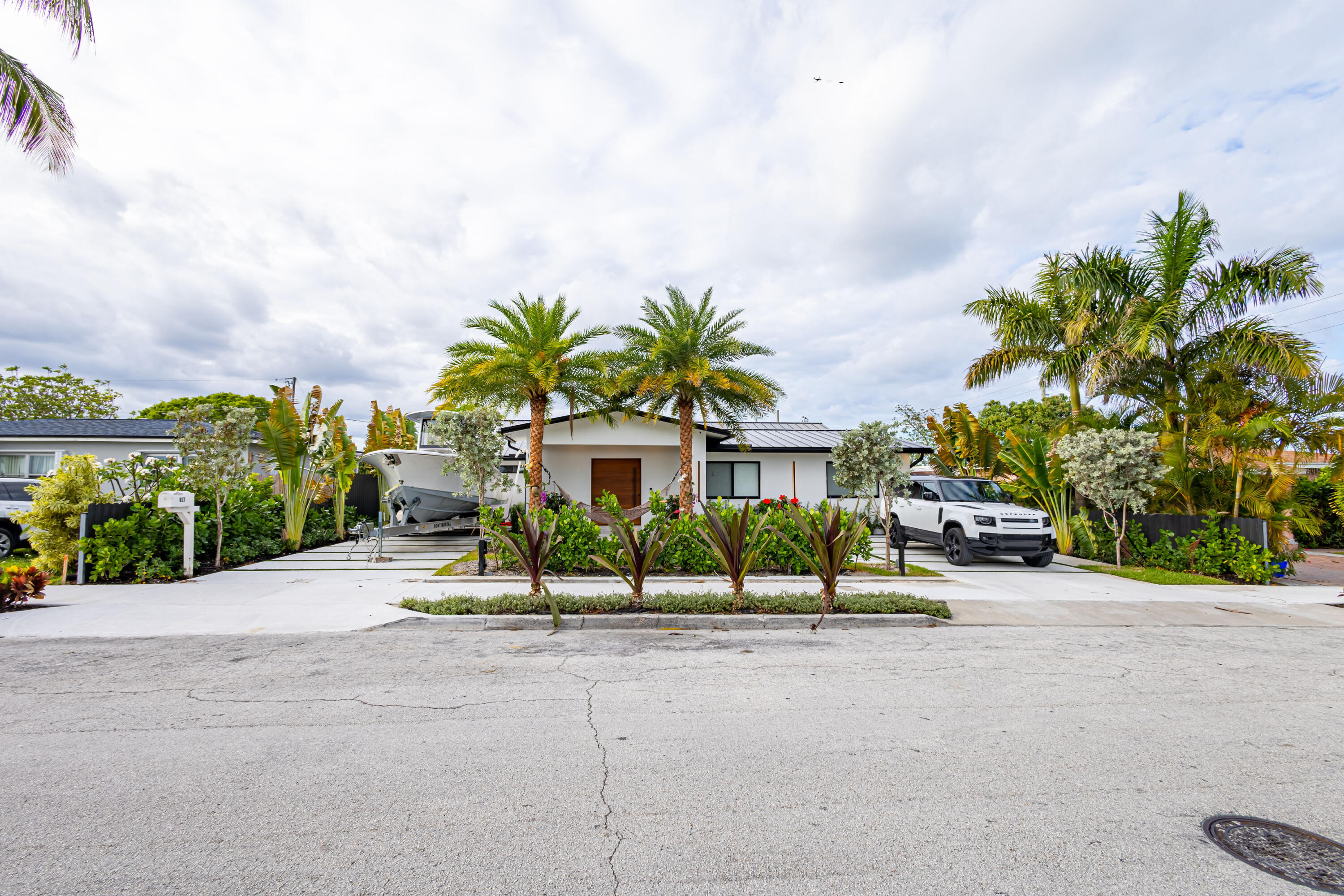 807 Hollywood West Palm Beach, FL 33405