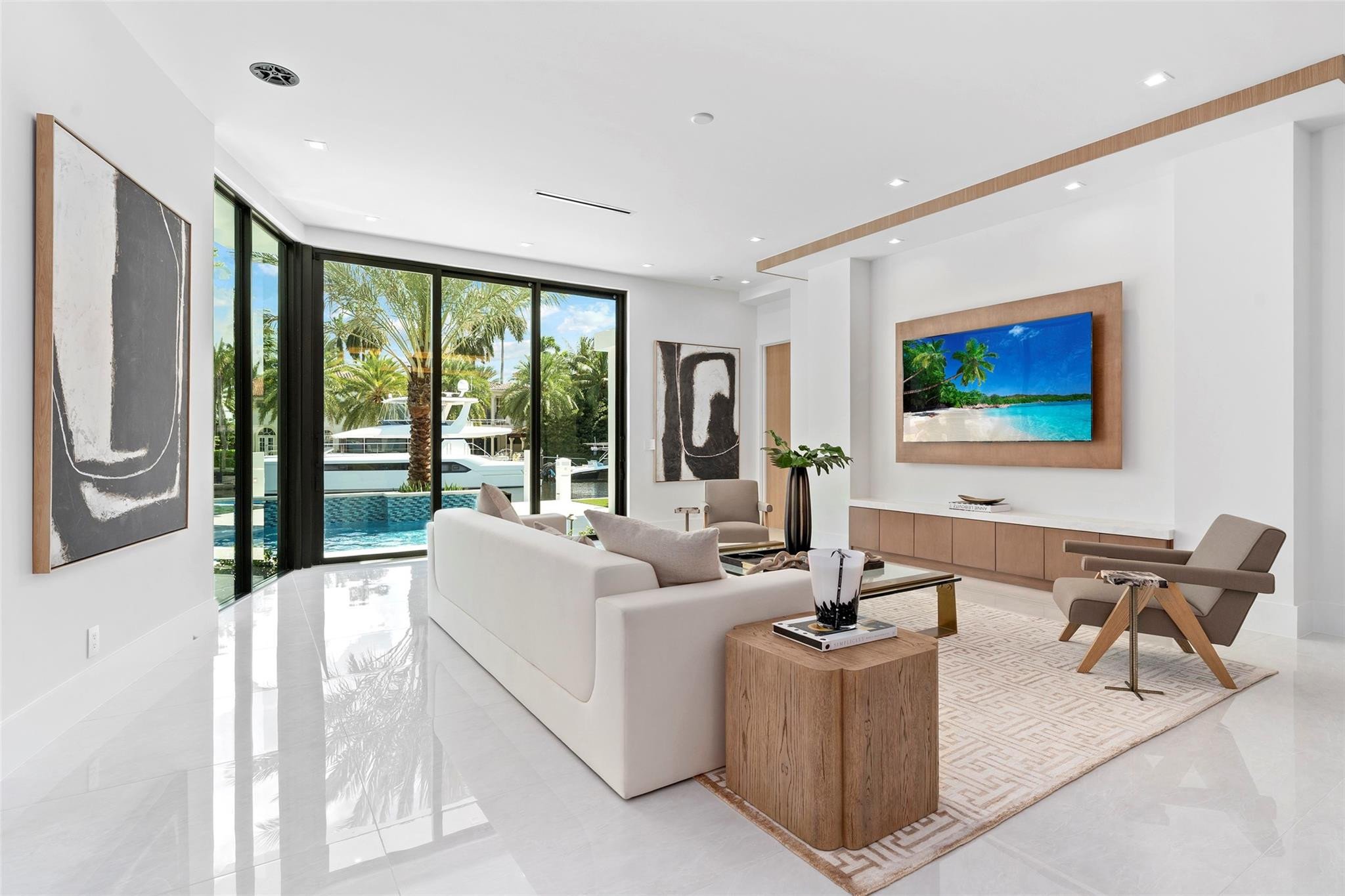 24 Fiesta Fort Lauderdale, FL 33301