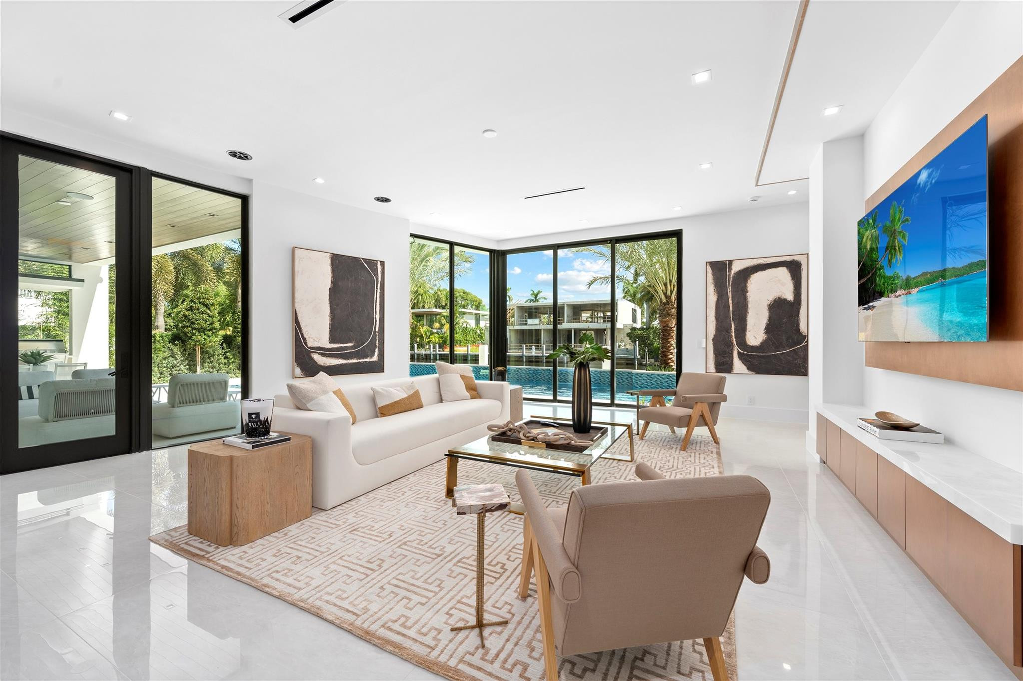 24 Fiesta Fort Lauderdale, FL 33301
