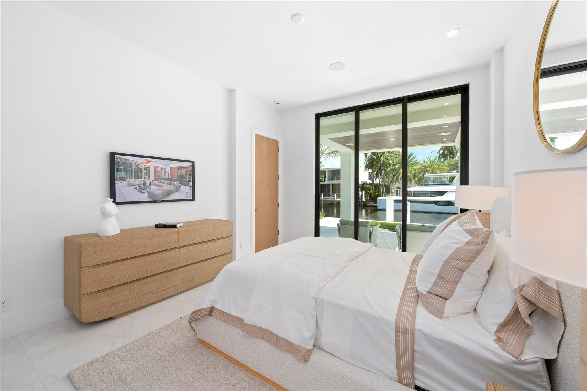 24 Fiesta Fort Lauderdale, FL 33301