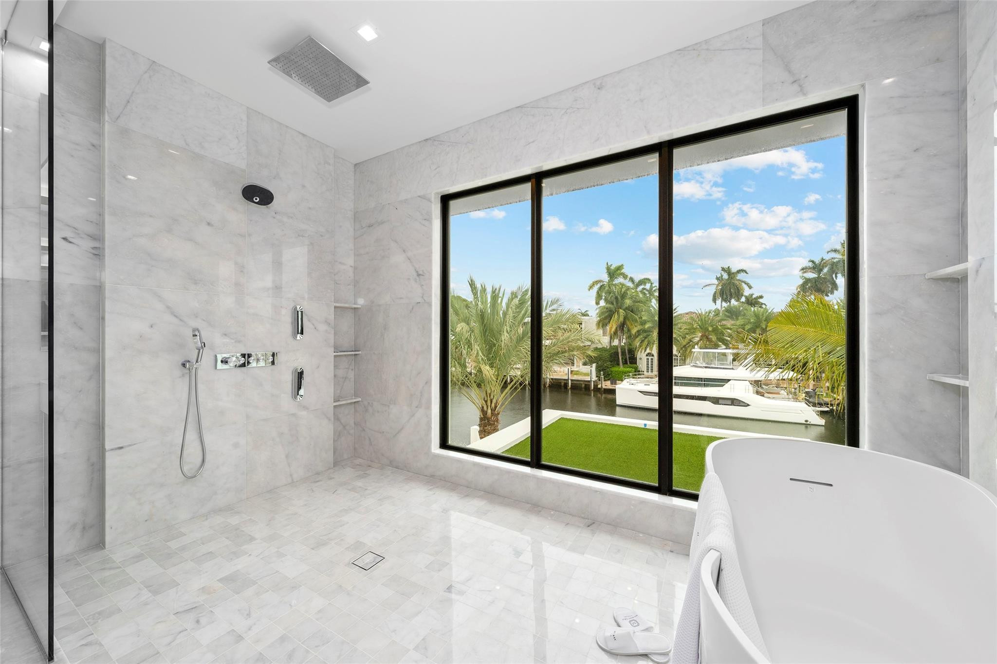 24 Fiesta Fort Lauderdale, FL 33301